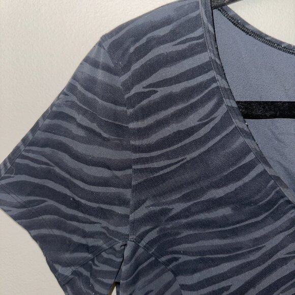 lululemon Nulu Cropped Slim Yoga Short Sleeve - Picture 4 of 11